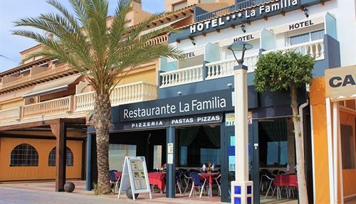 Hotel La Familia 3*